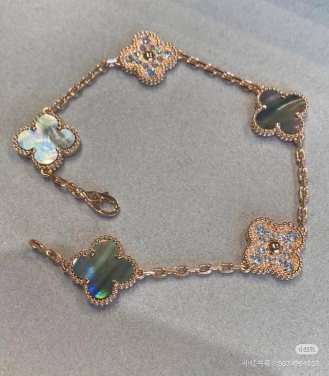 V金材质Vca灰贝母间钻四叶草五花手链