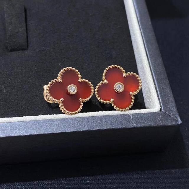 V金材质Vca梵克雅宝镶钻耳拍