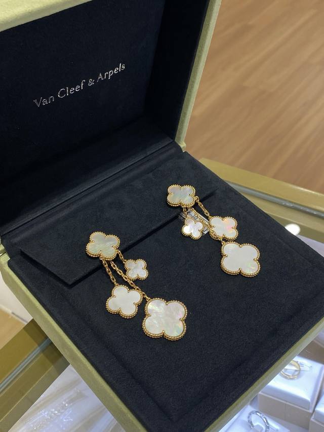 V金材质Vca白贝母四叶草四花耳拍