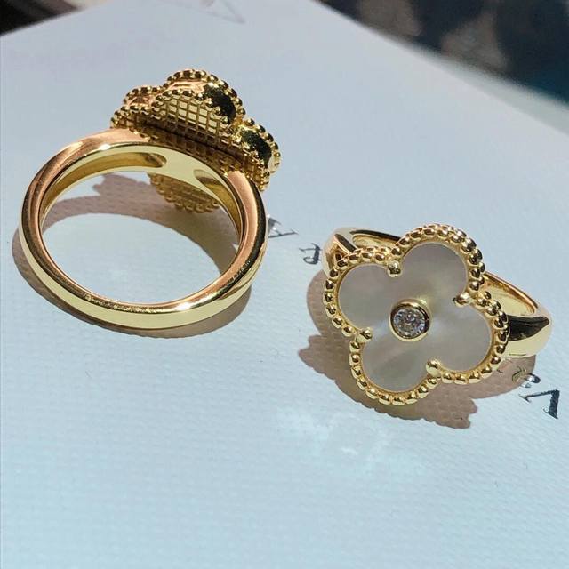 V金材质Vca梵克雅宝镶钻戒指