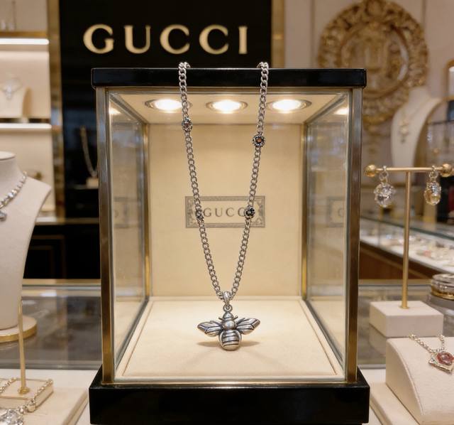 古驰项链2026新款链条档次更高明星同款Anger Forest系列双G蜜蜂古驰项链 可自动调节长度 细节对版做旧处理 非市面亮面版型 这款一直在出 古驰里面热