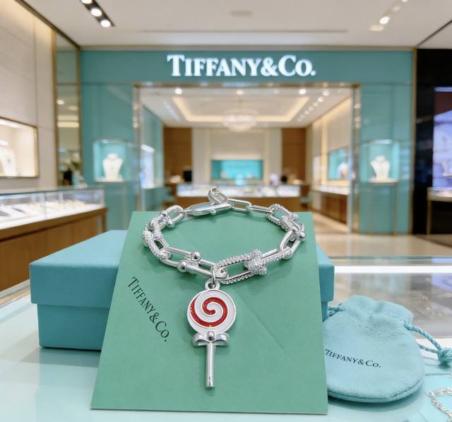 新款蒂芙尼手链Tiffny&Co. 专柜精工银版本 明星同款 复古做旧风 原版复刻 纯手工打造 ～正品开模潮流时尚必备 男女均可佩戴 情侣款同款 摇滚朋克银风格