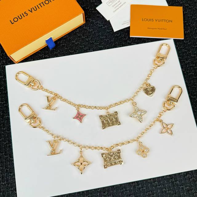 新款长包链 包链条 独家原单精工版本 新款 Louis Vuitton 夏季新款 Lv钥匙扣 顶级进口pu材质 五金为进口钢 原版Logo 确实精致。手感真的很