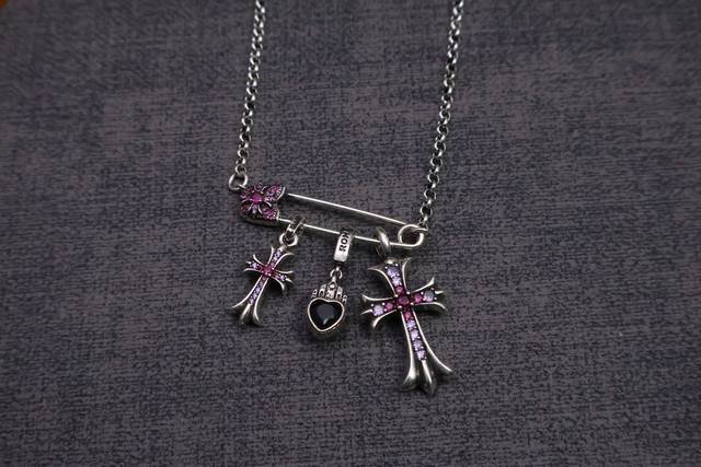 爆款推荐］ 克罗心项链胸针链帅爆了克罗心项链 造型不同的花纹设计风格 呈现出与众不同 十字架 童军花是克罗心的标志所以更经久不衰 正品打版Chrome Hear