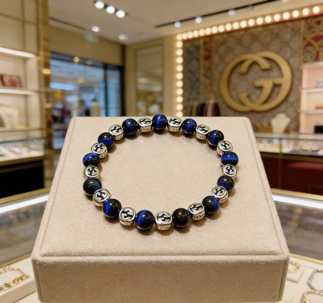 新品发布古驰手链男女同款 最新款蓝虎眼石手链档次更高明星同款Anger Forest系列双G手链 尺寸:16-24厘米 细节对版做旧处理 非市面亮面版型 非市面