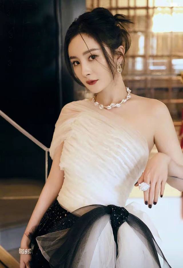 Louis Vuitton 路易威登 爱心 锁头 耳钉 耳环高端定制镶锆石工艺制作 特色高雅锁 搭配要点 明星同款 原装打版Logo字印代购级别 市场最好版本