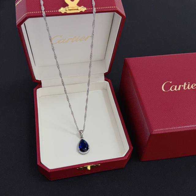 卡地亚镶钻项链 明星网红同歀 抖音小红书爆款 高端定制版本 镶嵌钻工艺 V金材质 经典而时尚风格 用凌厉线条重构爱情美学！打破常规，镶嵌钻设计反而成就高级感天花