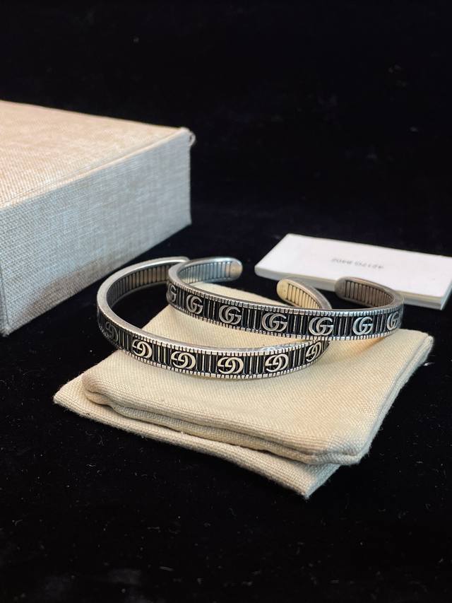 Gucc*复古做旧条纹双G手镯