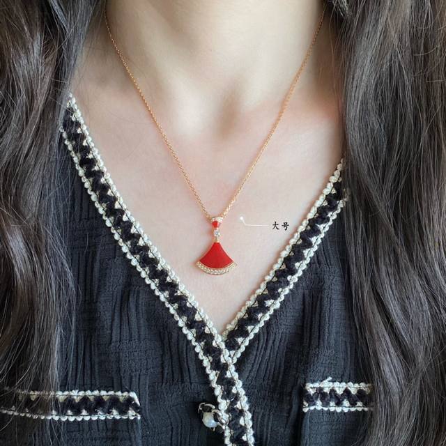 宝格丽高级贝母大号扇形裙子项链 原版刻字 美腻 Diva系列 高端 一比一定制火爆 裙子扇形 奢侈美丽