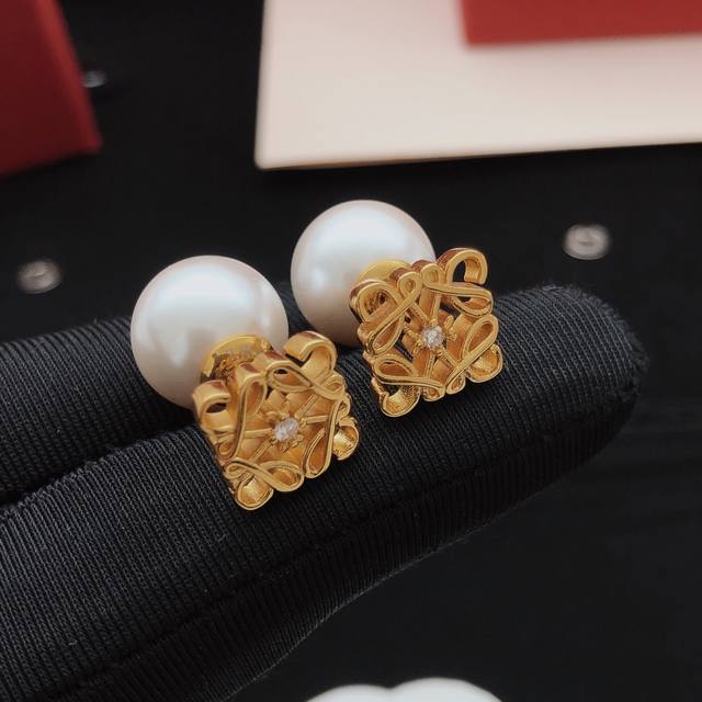 编号Lywed0041 罗意威*最新款珍珠耳钉 一致Zp黄铜材质