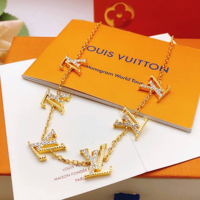 编号Lxl0289 Lv*最新款镶钻项链 一致Zp黄铜材质