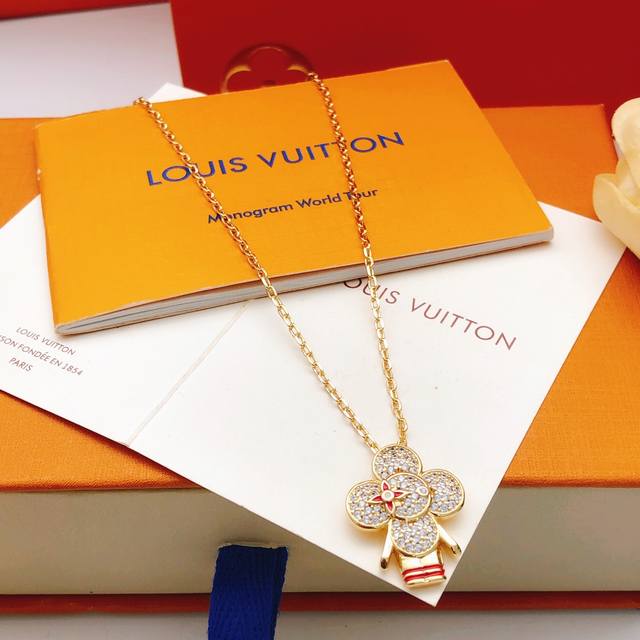 编号Lxl0345 Lv*最新款金色花朵项链 一致Zp黄铜材质