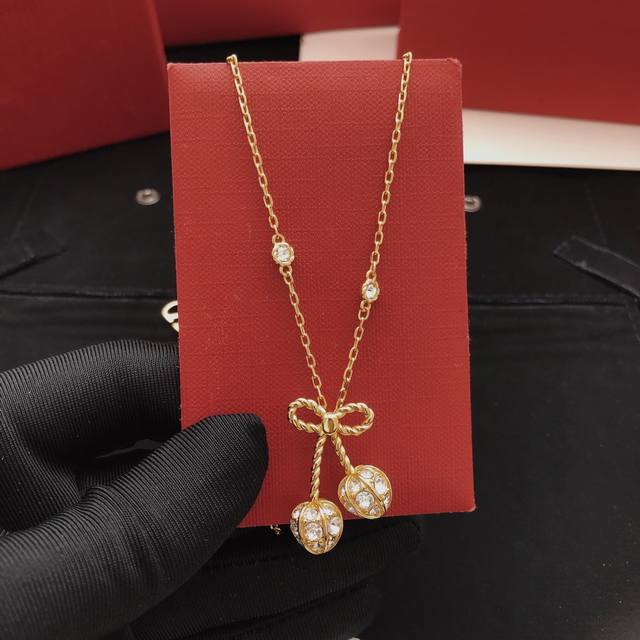 编号 Valenti*O最新款蝴蝶结项链 一致Zp黄铜材质