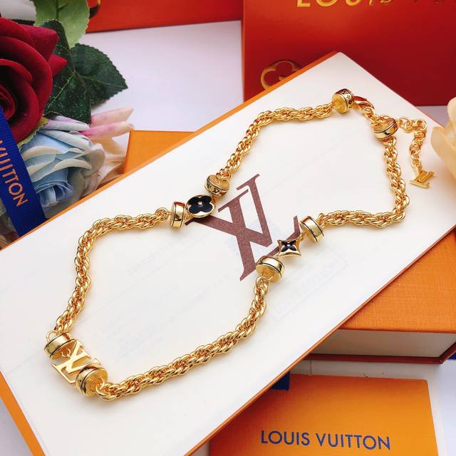 编号Lxl0352 Lv*最新款黑色金色项链 一致Zp黄铜材质