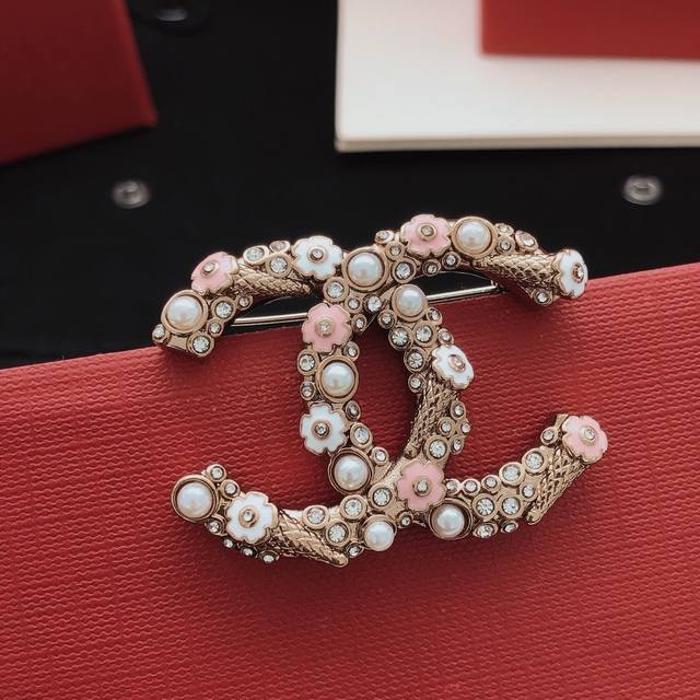 编号Xxz0059 Ch*Nel最新款粉色山茶花胸针 一致Zp黄铜材质