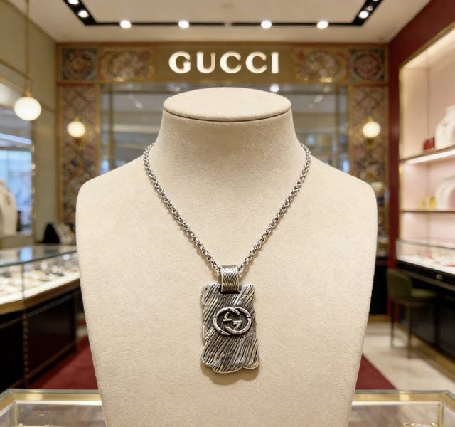 古驰项链最新款系列链条档次更高明星同款Anger Forest吊牌系列双G古驰项链 细节对版做旧处理 非市面亮面版型 这款一直在出 古驰里面热卖款 非常好搭配潮