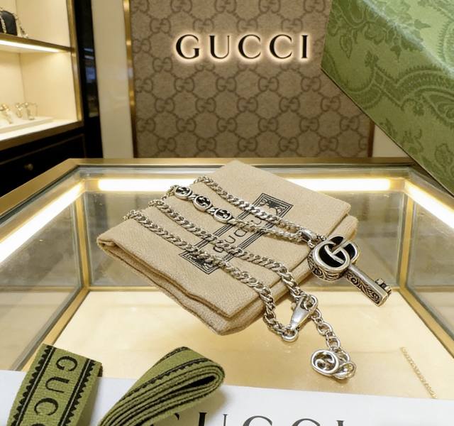 新品发布不爆不发 抖音带货网红首选 古驰项链最新款链条档次更高明星同款Anger Forest系列双G设计理念复古项链 让高档的衣服搭配更有气质 出去更有牌面和