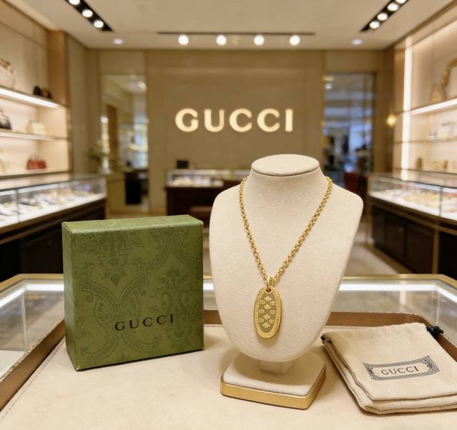 新品首发不爆不发 抖音带货网红首选 古驰项链最新款链条档次更高明星同款Anger Forest系列双G设计理念复古经典系列吊坠古驰项链 让高档的衣服搭配更有气质