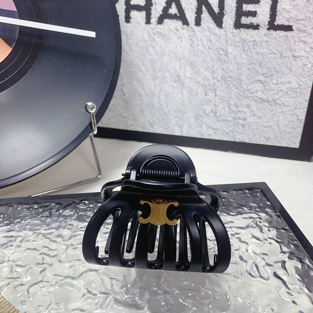 celine塞林 Celine凯旋门抓夹 爆款亚克力南瓜形抓夹 韩版小仙女必入单品 宝藏款 闭眼入推荐款 单个 配发箍盒