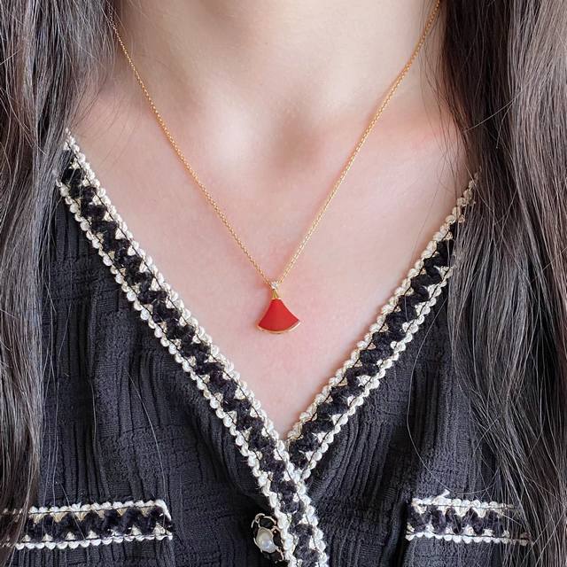 宝格丽经典款扇形小裙子项链 高级原版扣 原版刻字 美腻 小 裙子 Diva系列 项链一比一定制火爆 小裙子扇形 项链奢侈美丽