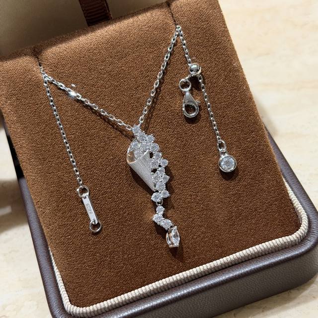 A6653 独立设计师 新款 星坠沙漏 爆闪 星河 氛围感碎钻漏斗 项链 银色拉丝小众 独家打版开模 不怕撞款 通体S925纯银材质镶嵌高碳钻 铂金色 纯银项链