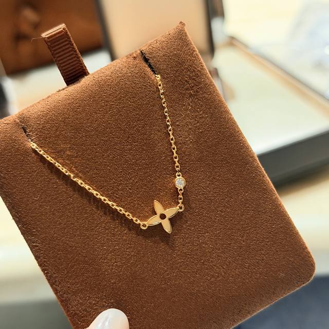 A4754 驴家经典 简约百搭款 单钻 四叶草 项链 高端定制S925纯银镀铂金镶嵌高碳钻 美的不要不要的女神必备 最高工艺珠宝级别品质 厚金打造成 日常百搭