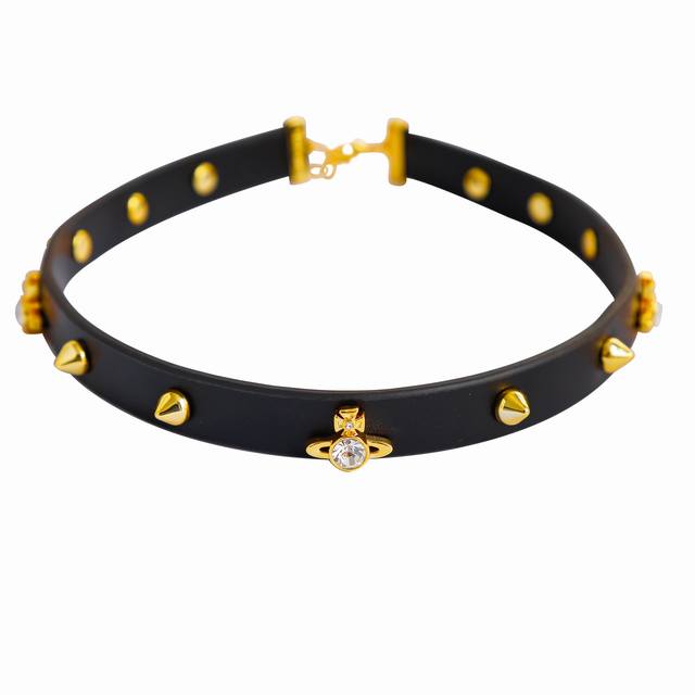 Vivienne Westwood薇薇安西太后 优雅大方精工设计 青春活力 一眼就被这款吸引了 非常漂亮的颜色搭配