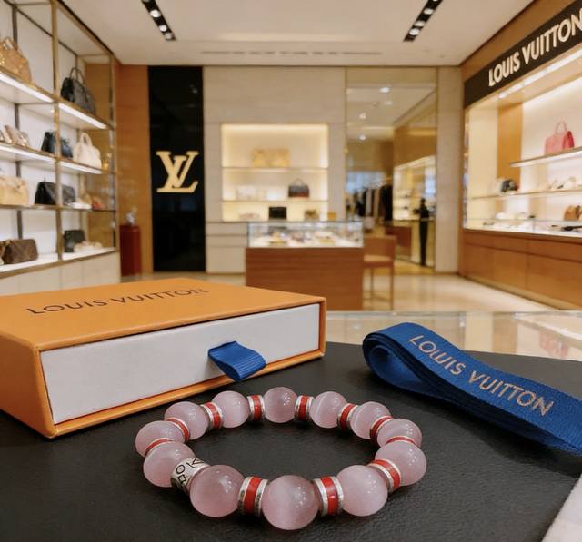 专柜精工版本 Lv路易威登多元素玛瑙泰银风格 大号 手链 权志龙明星同款 复古做旧风 原版复刻 纯手工打造 ～正品开模潮流时尚必备 男女均可佩戴 情侣款同款 摇