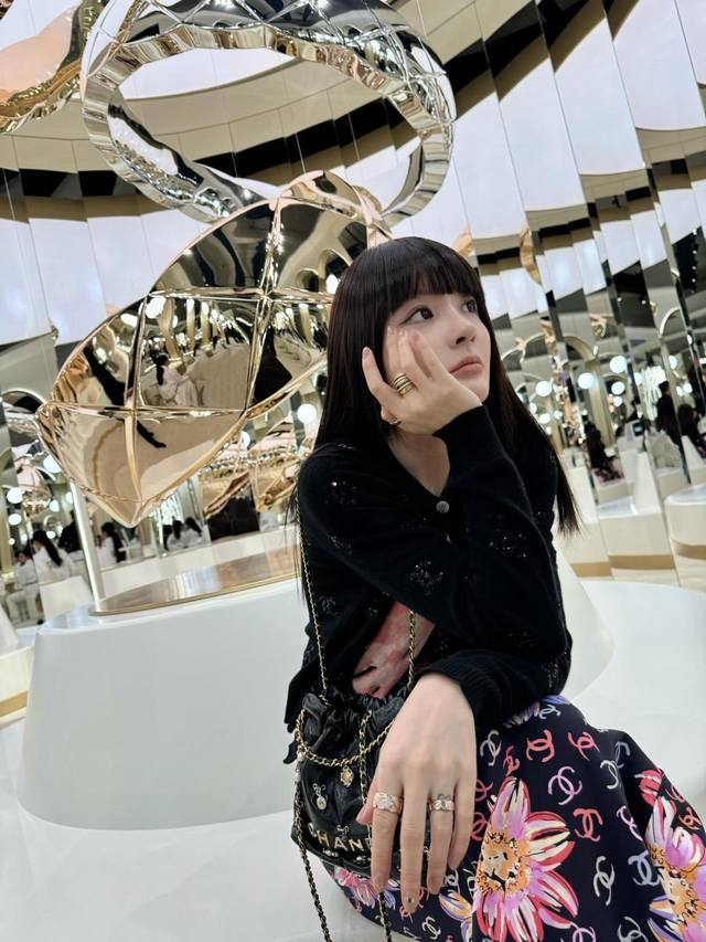 我们出品 菱格无钻戒指 Zp24050+ 认准真正购入珠宝类Z批开发的，只做对版的可以订制真金真钻，量大咨询客Fu 菱格Coco Crush系列 戒指采用925