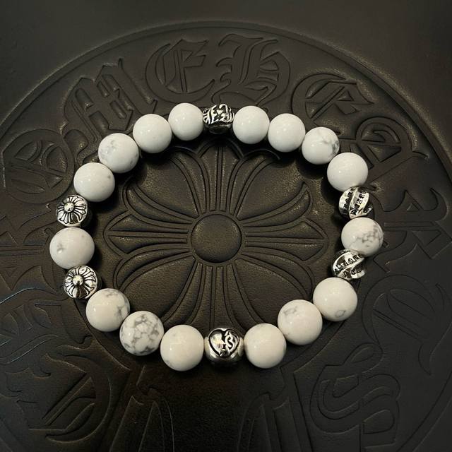 新款 专柜品质 Chrome Hearts克罗心 经典复古多元素白松石手串手链 ，快手 Ins 小红书热门，凹凸造型不同的花纹设计风格呈现出与众不同 十字架童军