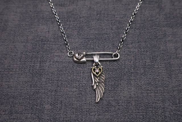 克罗心项链胸针链帅爆了克罗心项链 造型不同的花纹设计风格 呈现出与众不同 十字架 童军花是克罗心的标志所以更经久不衰 正品打版Chrome Hearts克罗心区