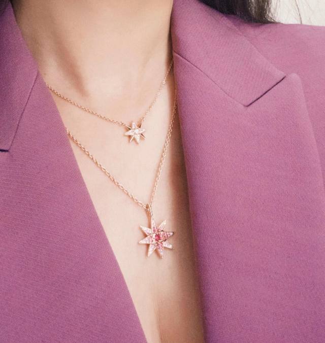 我们出品 ，中号八芒星项链，可订做真金真钻，只做对版Z批真金货，批K市面各种金货量大咨询客Fu éToile Des Vents 重新诠释经典罗盘玫瑰图案，未镶