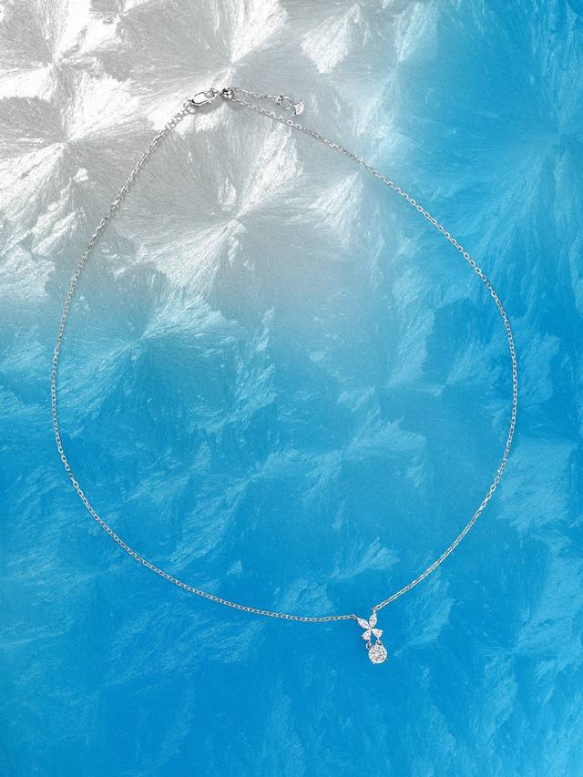 我们出品 定制真金真钻，量大咨询客Fu 彩宝系列-蝴蝶项链 白钻带来清透的气息，夏日活力高级感拉满，通体925纯银行业标杆工艺独家行业标杆新技术电镀优金电镀，保