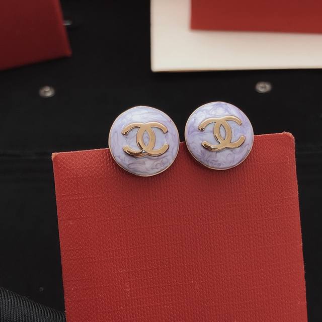 编号Xed0205 Ch*Nel最新款紫色圆形耳钉 一致Z批黄铜材质