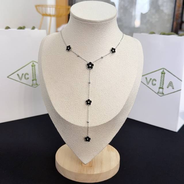 批 160〔精工原版〕Vca四叶草梵克雅项链，经典之作 官网同款 时尚潮流 采用多层次金属雕刻设计 使花瓣更立体 镶嵌满钻工艺 尽显女性柔美气质 四叶草幸运图案