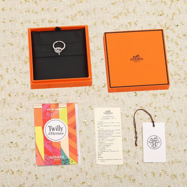 我们出品 猪鼻子满钻戒指可订做18K真金真钻版，只做对版真金货，价询客Fu 猪鼻子满钻戒指 明星、网红、名媛都难以抗拒！酷劲十足的经典标志 古今中外时尚浪尖上的