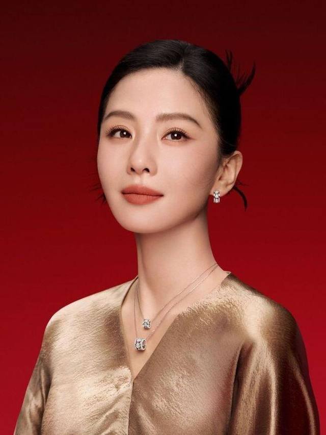 我们出品 满钻项链，可订做18K真金真钻版，只做对版真金货，价询客Fu Wulu是Qeelin最具表代性的系列， 象征健康与幸运。超精工，镶工非常紧密饱满，用采