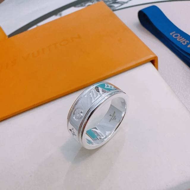 高品质路易威登Lv戒指原单货专柜新款开模复古潮流时尚必备 男女均可佩戴 情侣款同款 摇滚朋克泰银风格 复古元素 潮流百搭 官网同款项链最新款档次更高明星经典款系