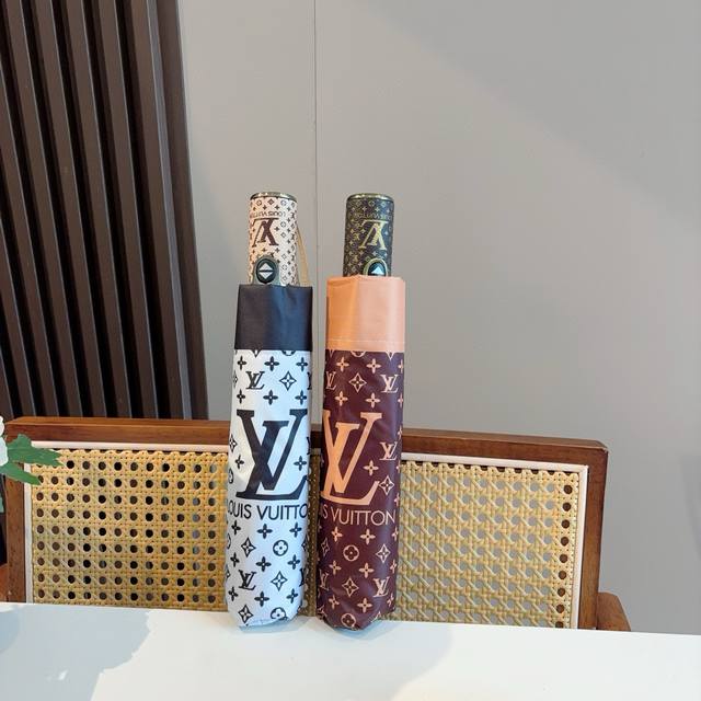 Louis Vuitton 路易威登 新款 三折自动折叠晴雨伞 新涂层技术深色伞面 拥有令人惊喜的遮光效果！