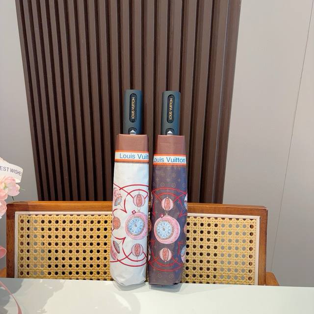 Louis Vuitton 路易威登 新款 三折自动折叠晴雨伞 新涂层技术深色伞面 拥有令人惊喜的遮光效果！