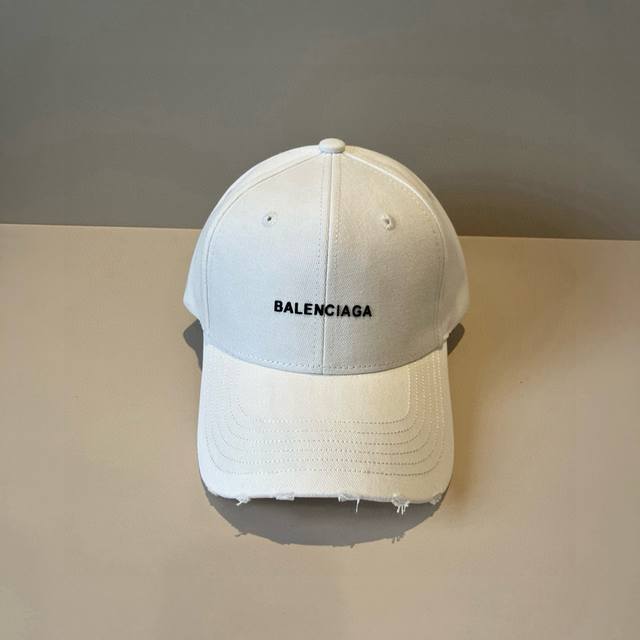 Balenciaga巴黎世家新款Logo棒球帽，很酷的色系，男女佩戴都有不同Style，第一批抢先出货！巴黎粉必入款！