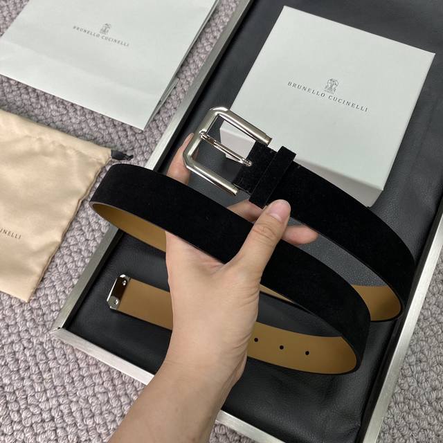 Brunello Cucinelli 反绒皮腰带，3.5公分宽，简约风，休闲好搭配