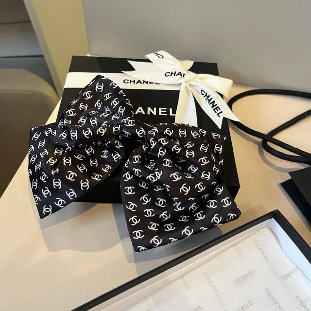 Chanel香奈儿新款发夹