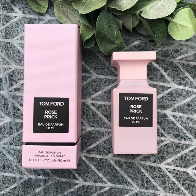 专柜品质荆棘玫瑰香水，官方刚更新不久又叫玫瑰混蛋，很多人叫她初Ye香！玫瑰生而带刺，轻微的刺痛往往能带来感官的愉悦，伴随刺痛而来欢悦，正是Ta的独特支持！Tf的