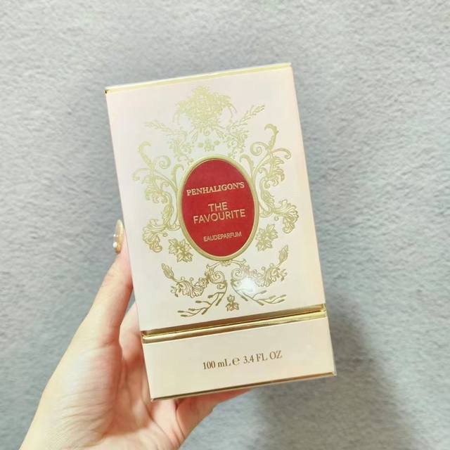 专柜品质潘海利根香水 Ml女王的耳语香水专柜品质The Favourite 宠儿 Ml，前调：小苍兰紫柑橘，佛手柑；中调：含羞草鸢尾花、茉莉桑巴奇；后调：印度檀