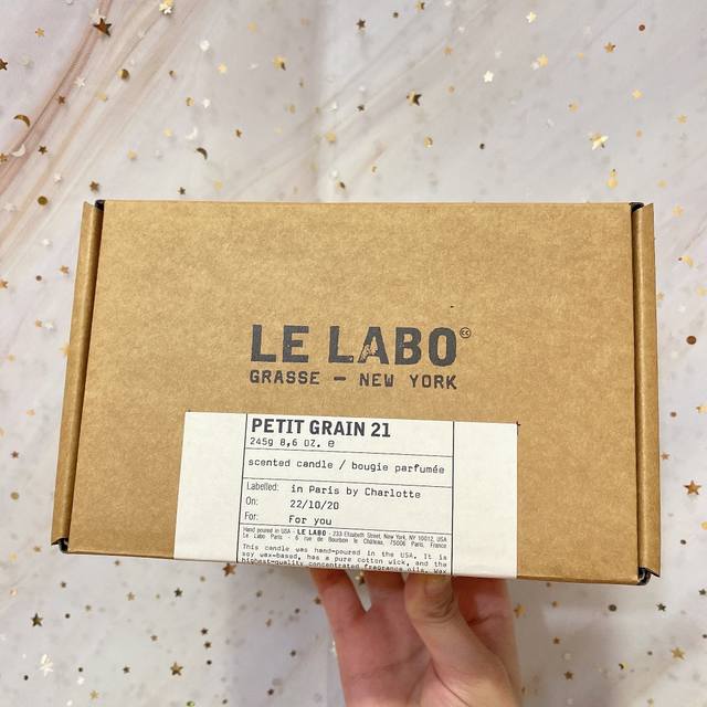 专柜品质 实验室香薰蜡烛21#苦橙 实验室品牌由纽约两个大男生开创，主打实验室中走出的手工香水，产品的风格和包装都是复古工业风，喜欢性冷淡的我很吃这套！它属于几