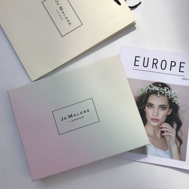 专柜品质最新祖马龙Jo Malone10支香水渐变色限量套盒，由8支9Ml小样旅行香水+2瓶30Ml组成。性价比炸裂的一盒套装，也是专柜销量人气最为火爆之一的一