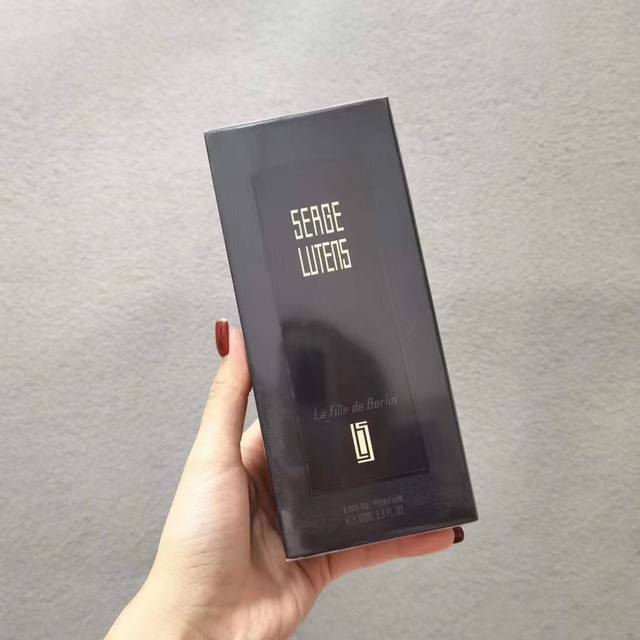 专柜品质芦丹氏香水 Ml柏林少女专柜品质对版薄底，新款新包装卢丹氏 柏林少女 ，香调：东方花香调气味：胡椒+玫瑰不甜不腻够低调，玫瑰调静谧安逸，有一点点高冷，生