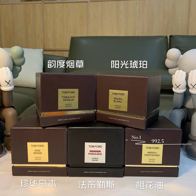 专柜品质Tom Ford香薰蜡烛200克总共五个香味：1Oud Wood 珍华乌木 拥抱的温度，只有你清楚！！！推荐你们入手！！这款很多喜欢中性香的人都很着迷！
