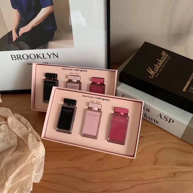 专柜品质 纳西素香水套盒 冷女香 温柔小姐姐 气质优雅无处不在的吸引力 随意切换风格小众设计师品牌 外包装冷艳高贵第一次在专柜闻到这个味道就离不开身很独特的暖香